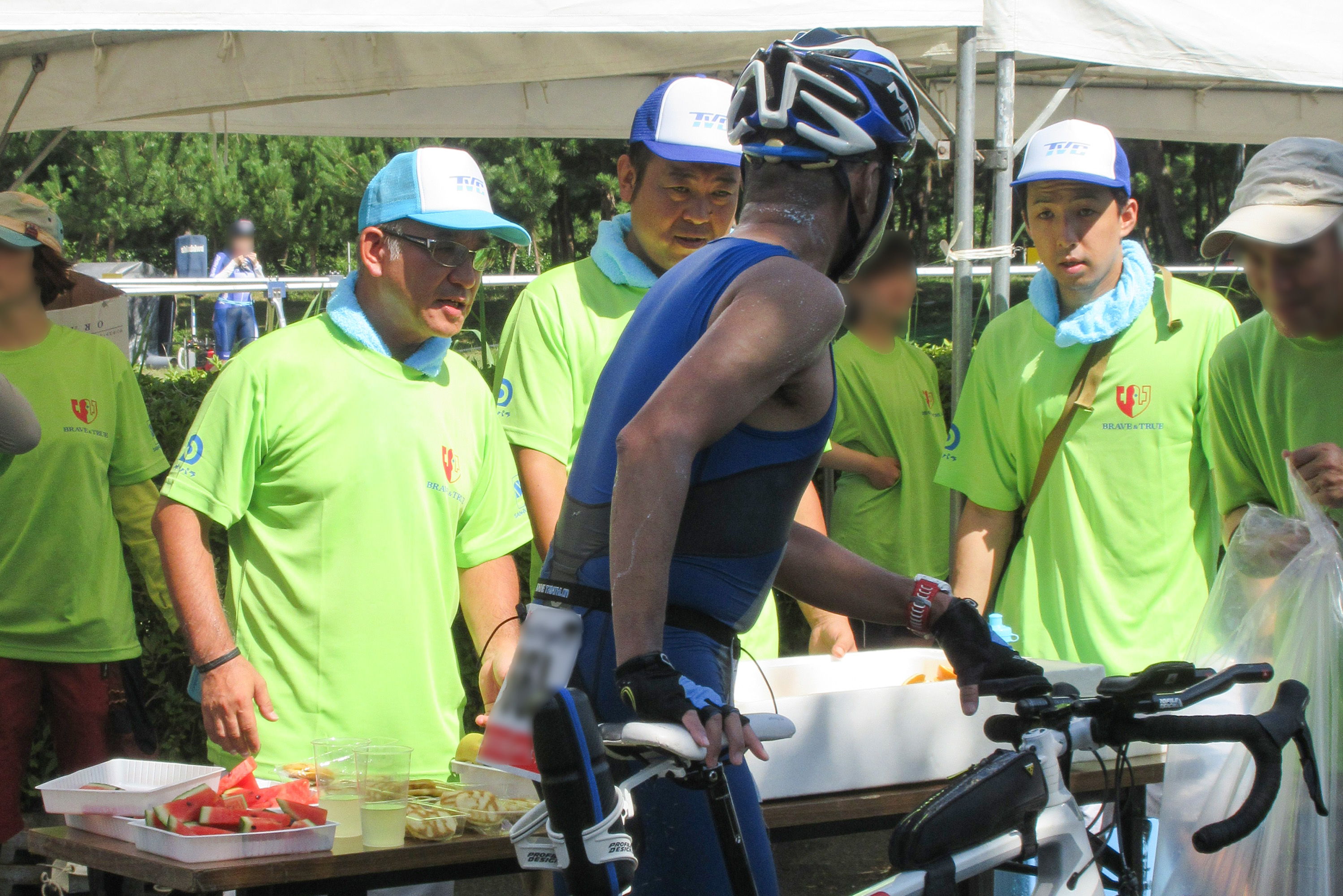 トライアスロンのボランティアに参加